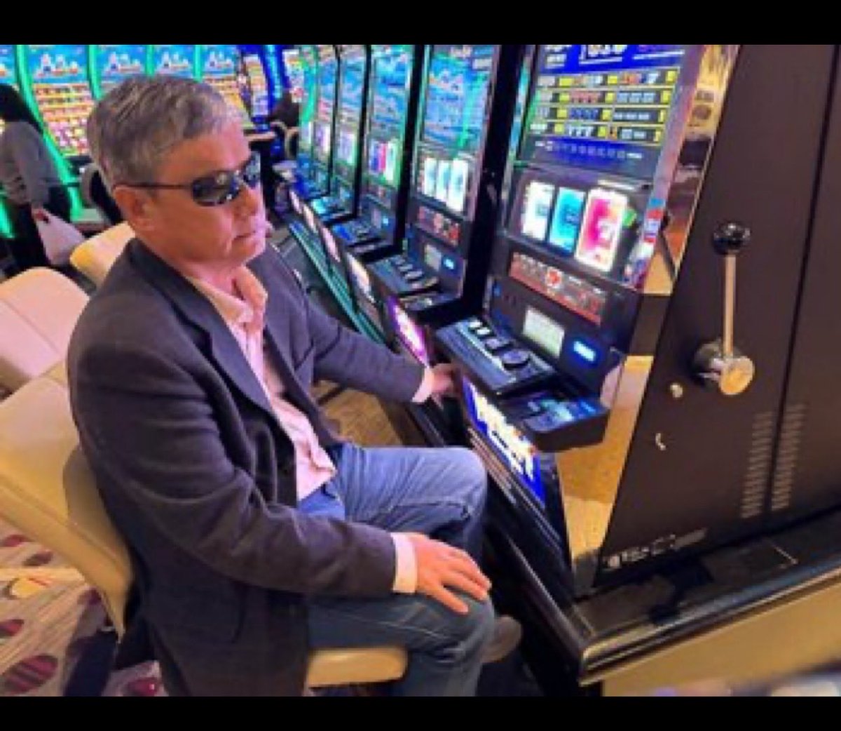 陈光诚起诉王治安，推上多数人都是支持王局，王局的质疑也是合情合理的，但是 陈瞎不瞎不是重点，重点是 陈曾经是多少人心中的中国人权斗士的代表，他来到美国以后被捧上神坛，过着优渥的生活，西装是穿上了，却没有半点现代文明人的特征