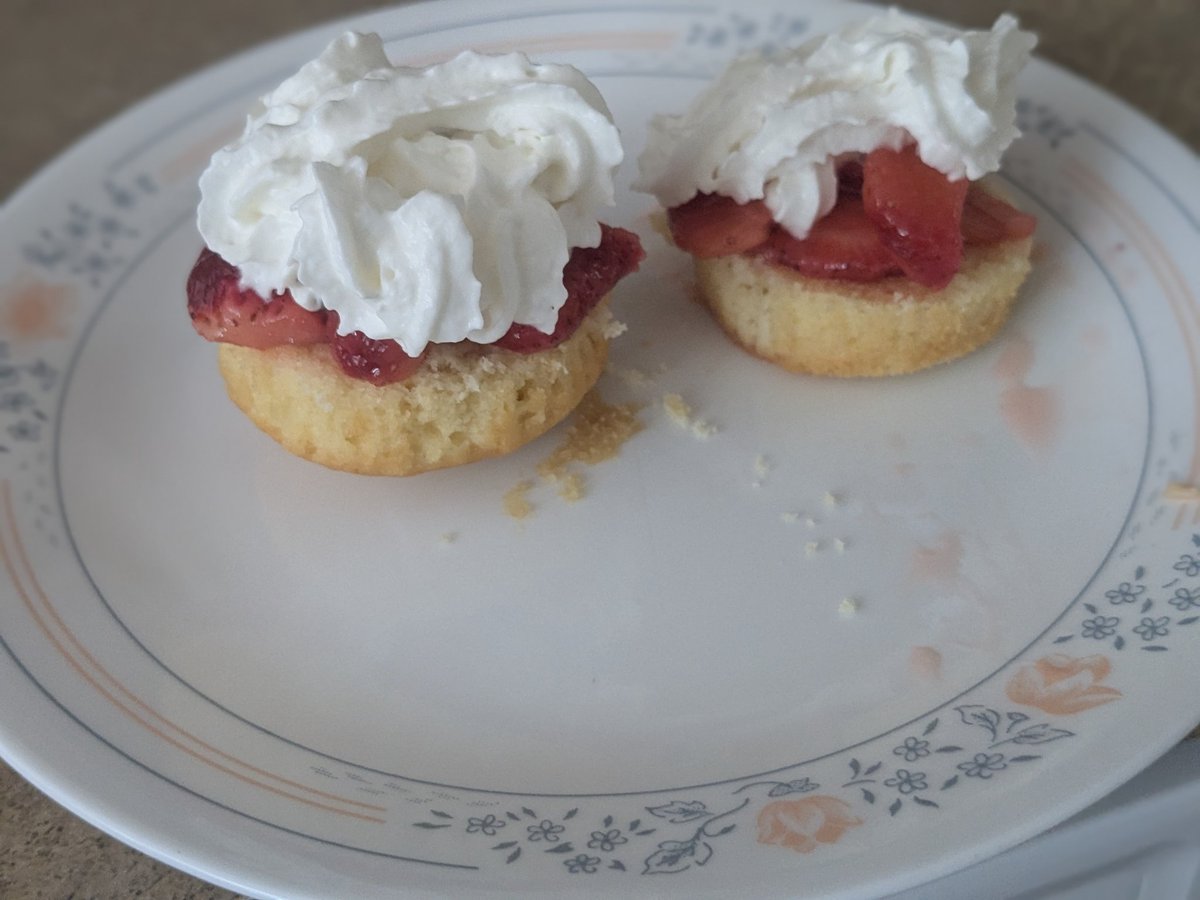 Made some strawberry shortcake 🍰