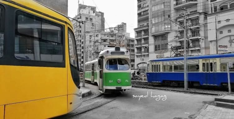 yfetiha's tweet photo. #تأملات_الخال 
عندما كان يجتمع ثلاث أجيال من #ترام_اسكندرية .. الجد الاخضر مع الابن الازرق مع الحفيد الاصفر .. انها حقا عائلة محترمة  عريقة 💙 https://t.co/uMfl9NDs9U
