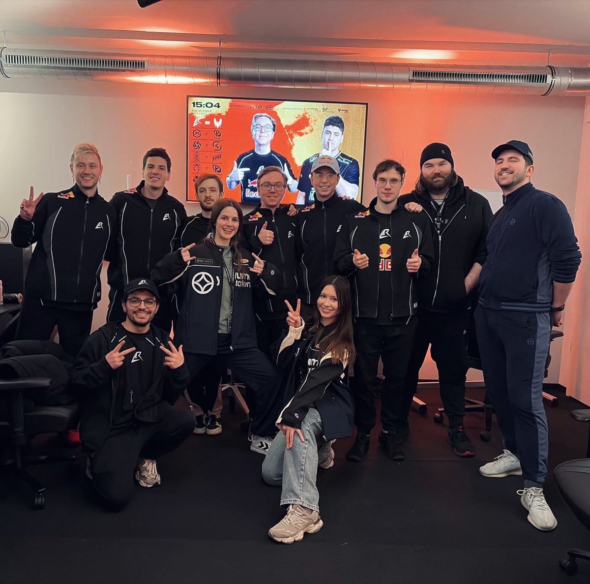 Dumbs 🇫🇮 tweet media