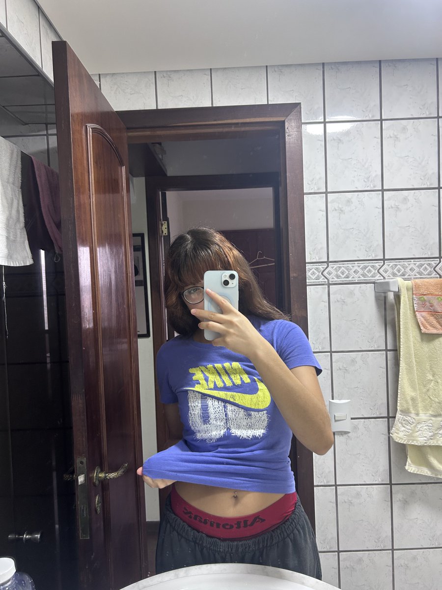 mulheres de cueca
homens de calcinha
e nbs na minha cama, coisa assim