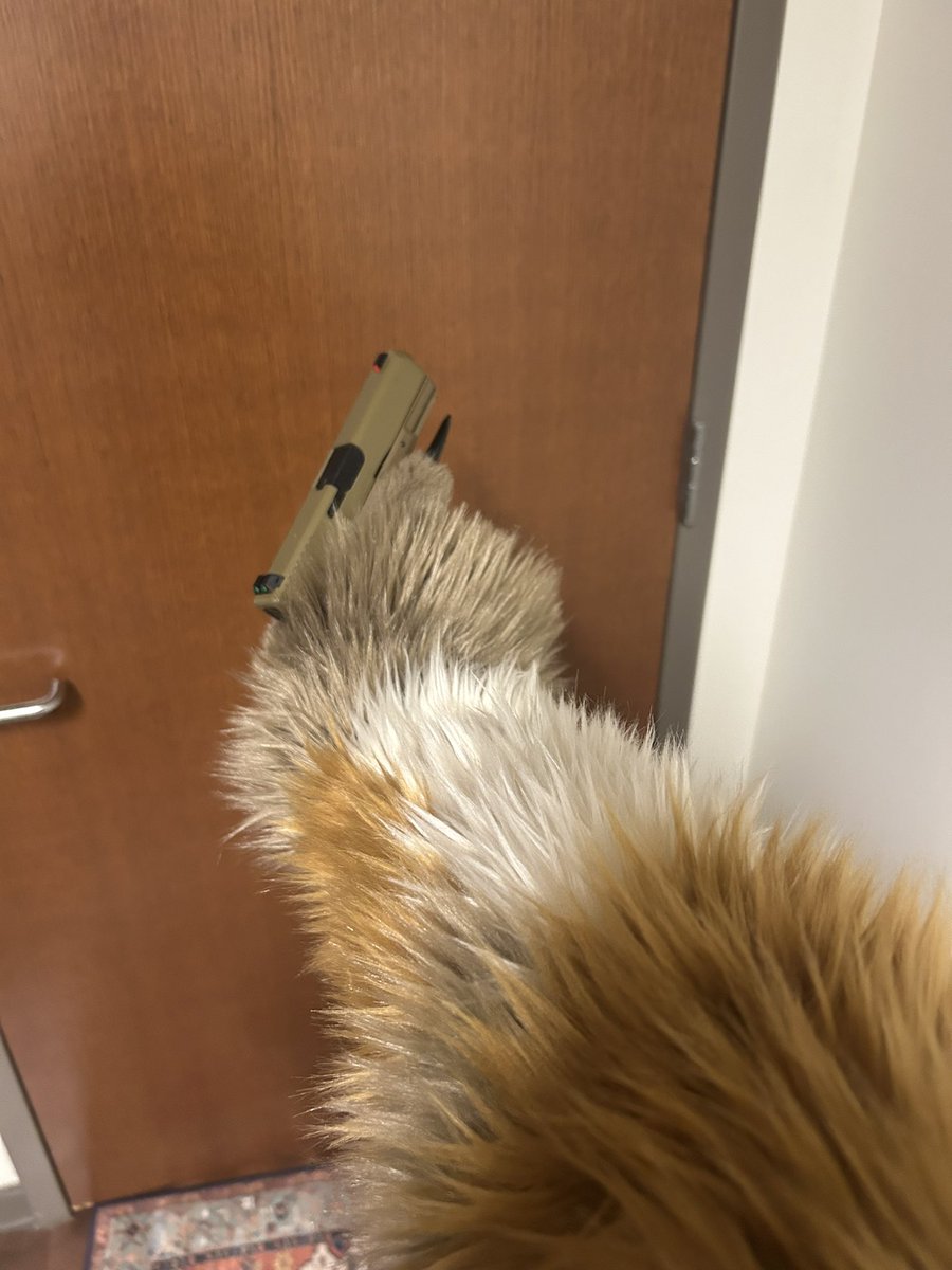 Beastserifstar's tweet image. We got paws now 🐾 :3