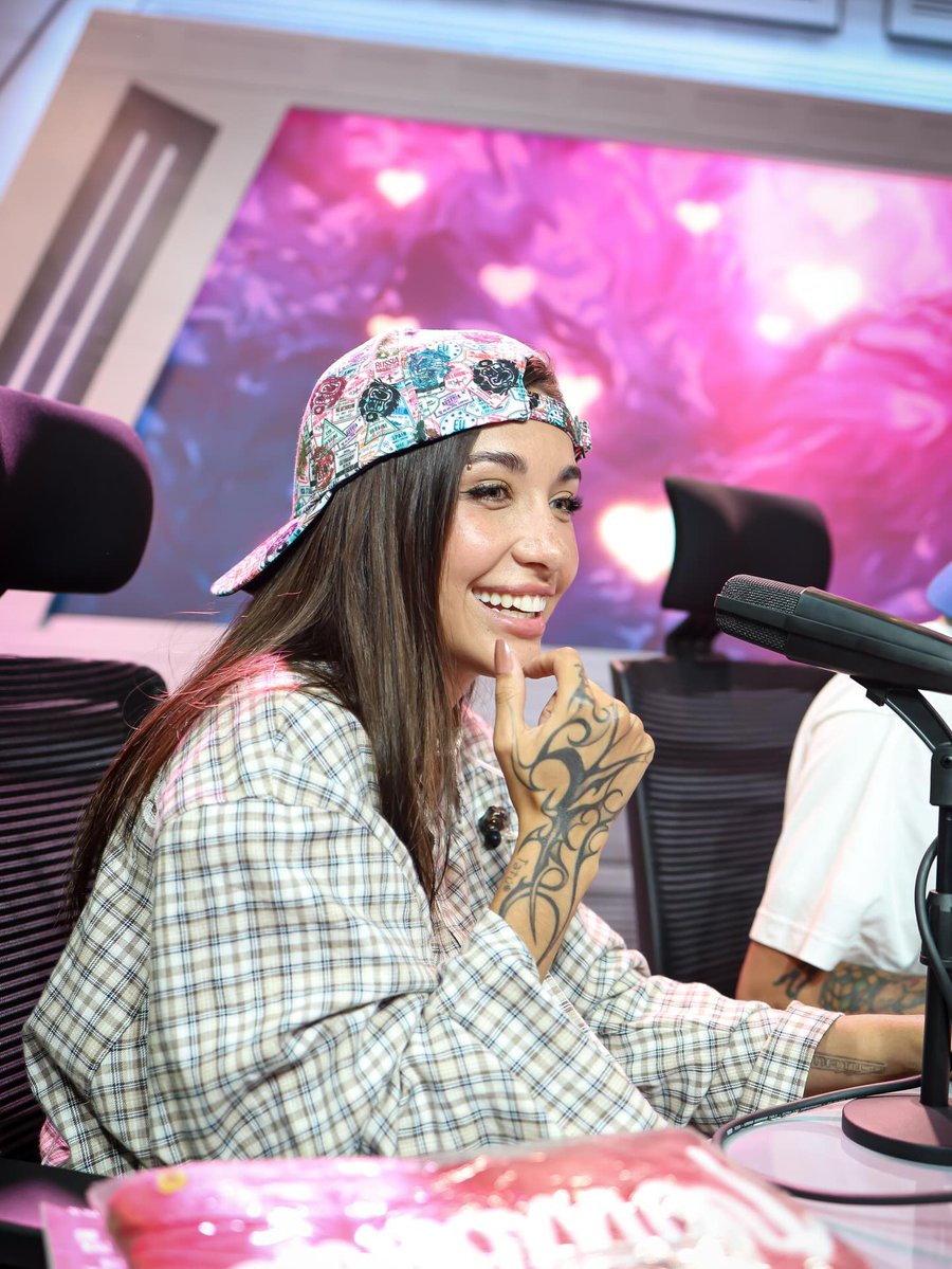 Maria Becerra haciendo gira de prensa esta mañana en Perú.