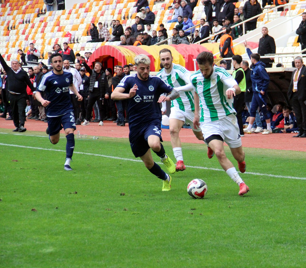 Yeşilyurt spor Mazıdağı Fosfatspor'u Zorda Olsa Geçti: 1-0 malatyahamle.com/d/16083/yesily… #Malatya Hamle Haber Sitesi. <a href="/FosfatSporklb/">Mazıdağı Fosfat Spor Klubü</a> <a href="/mybsporkulubu/">Malatya Yeşilyurtspor Kulübü</a> <a href="/ilhangecit44/">Prof. Dr. İlhan Geçit</a>