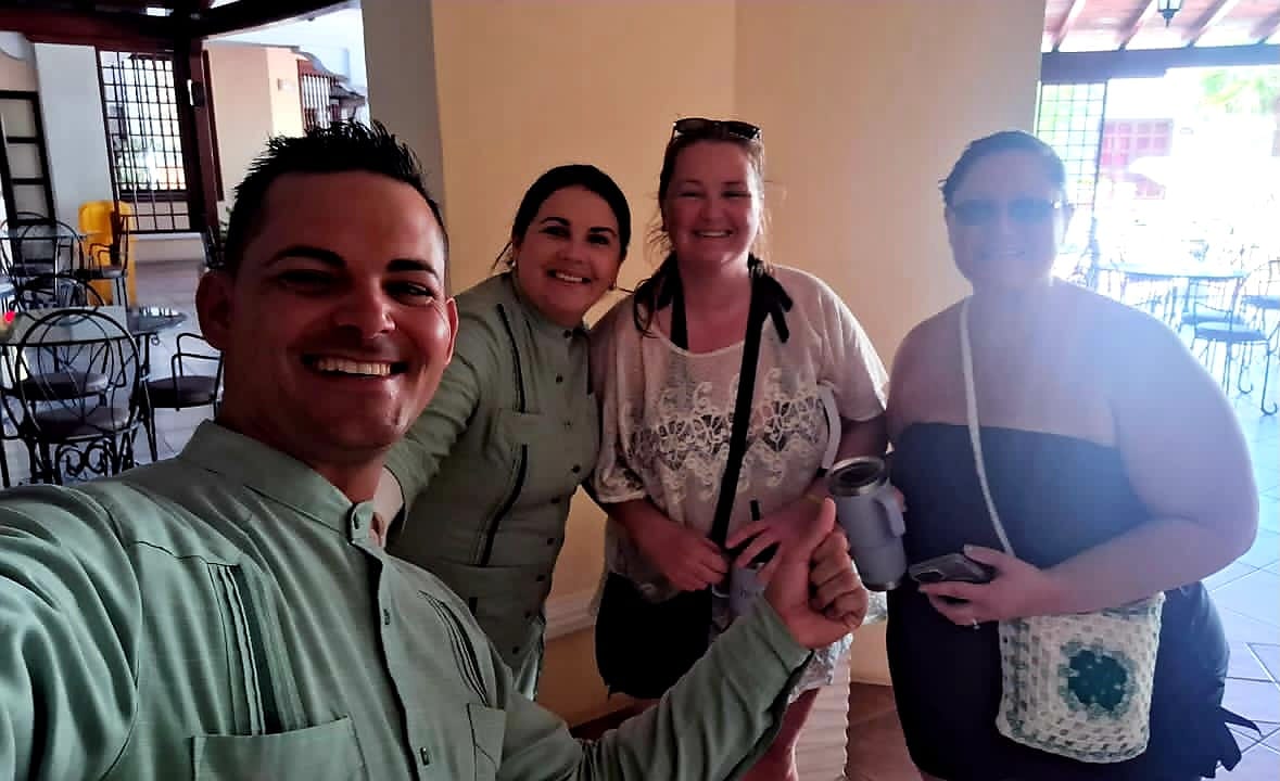 Pura alegría en cada sonrisa de los clientes que nos escogen como su destino perfecto, porque en #Varadero la felicidad se convierte en parte de la experiencia.🙂🫶
<a href="/GaviotaTurismo/">Gaviota Turismo-Cuba</a> 
<a href="/IBEROSTAR_Cuba/">IBEROSTAR Hotels</a> 
#TeamGaviota #NuestraGente