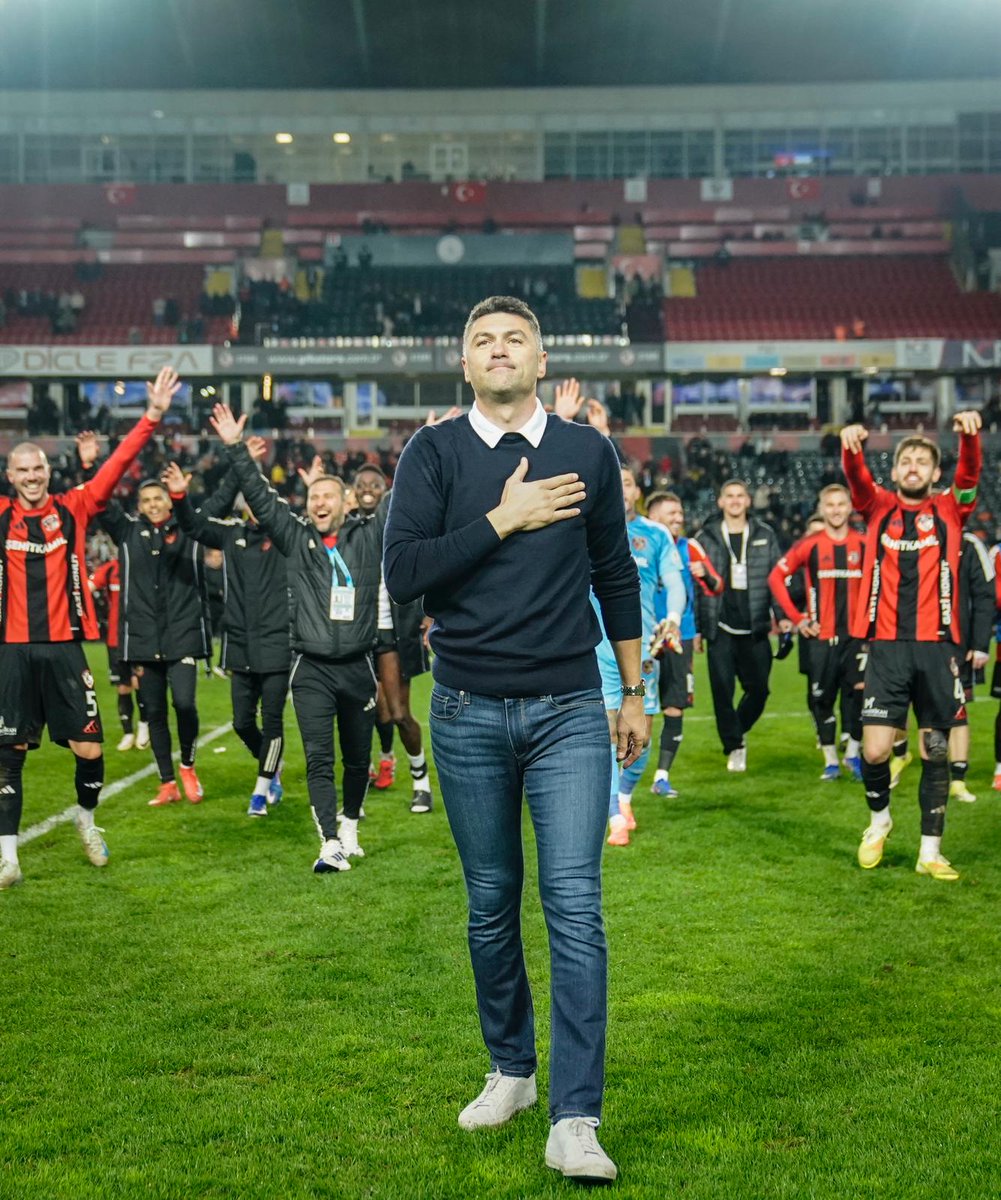 yilmazburak17's tweet photo. Aslan oyuncularıma, onların kocaman yüreklerine teşekkür ediyorum. https://t.co/UqkHVBRNIU