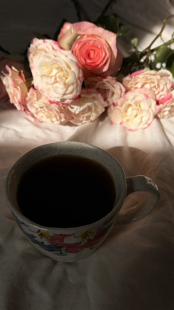 اجتمع الجمال، قهوة ووَرد 💗