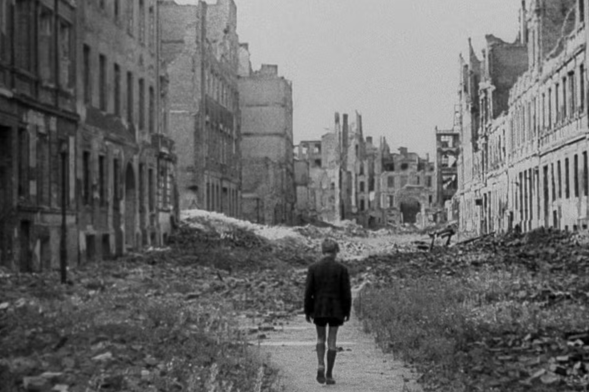 hiddenliburua's tweet photo. Allemagne année zéro, un film écrit et réalisé par Roberto Rossellini (1948). https://t.co/7evDoBSkY5