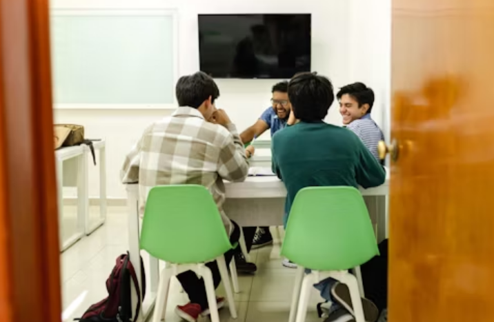 Community colleges play a vital role in expanding access to education and career advancement. Check out a new report from the Aspen Institute and the CCRC that highlights practices to strengthen community college post-completion outcomes: ccrc.tc.columbia.edu/wp-content/upl…