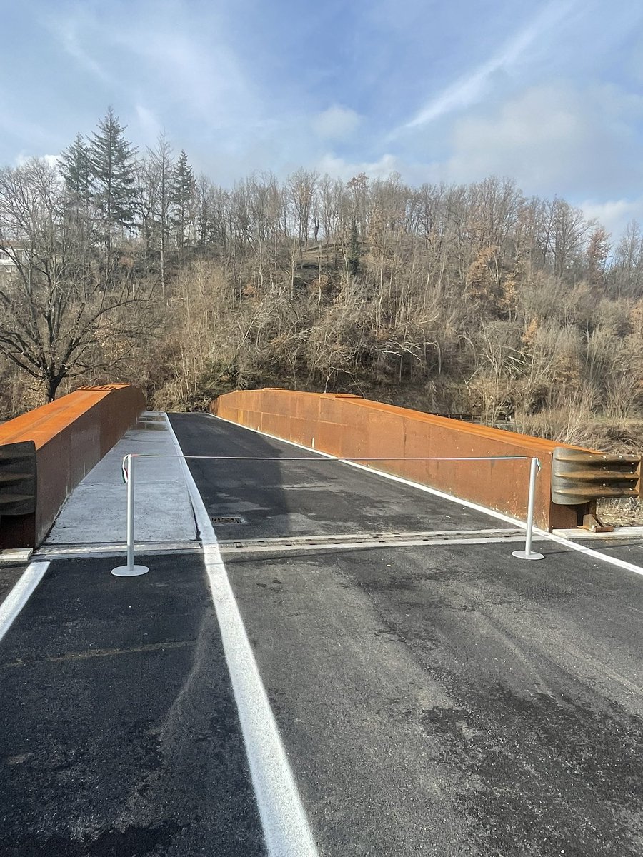 edorixi's tweet image. Con l’inaugurazione del nuovo Ponte dei Chinelli restituiamo alla #ValBormida un’infrastruttura moderna, sicura e funzionale, attesa da tempo e fondamentale per la viabilità e la vita quotidiana di cittadini e imprese. 

Investire sulle #infrastrutture significa investire sul