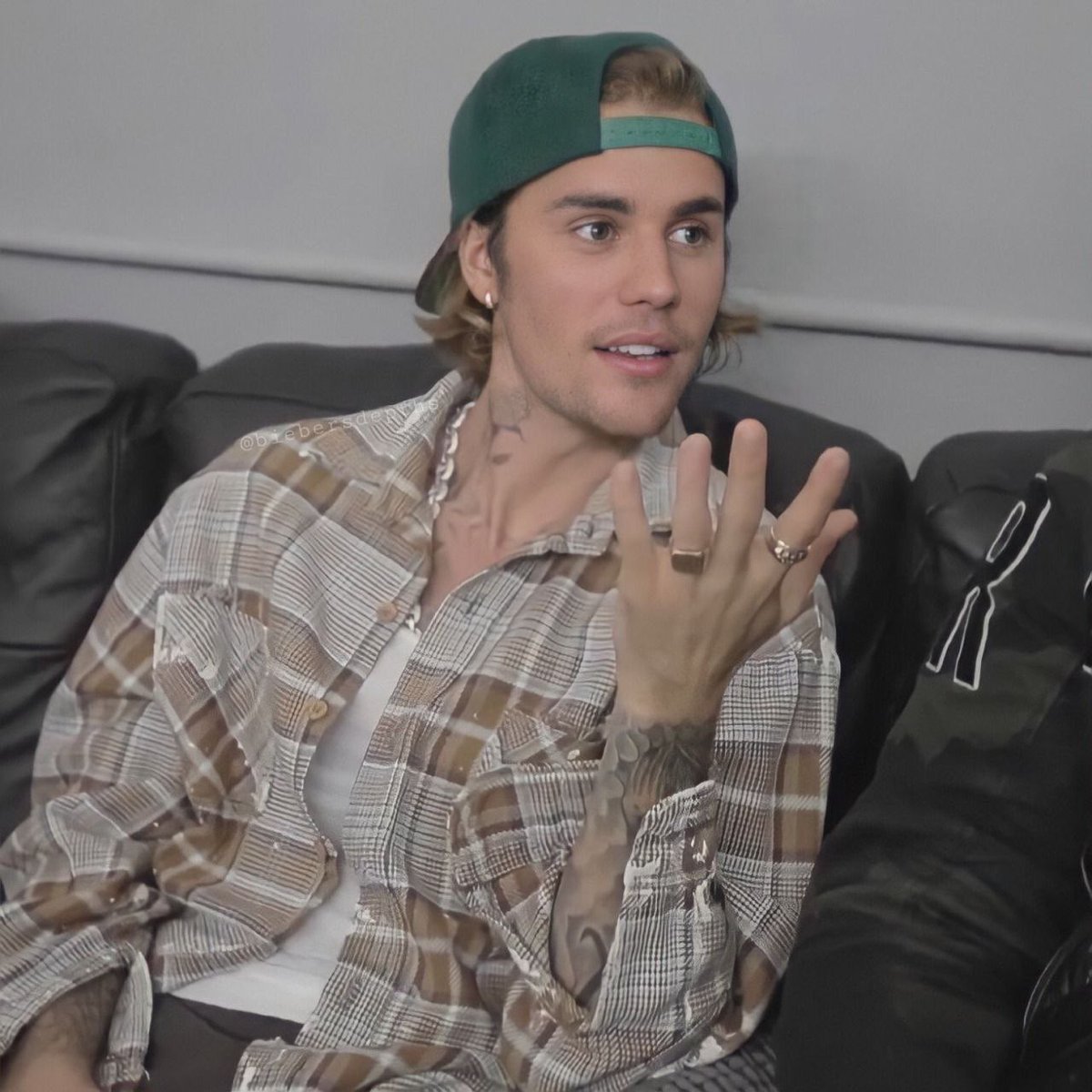 pusholder's tweet image. Hindistan'ın Justin Bieber'ı olarak tanınan Suraj Chavan, "Ülkenin En YakışıkIısı" seçildi.