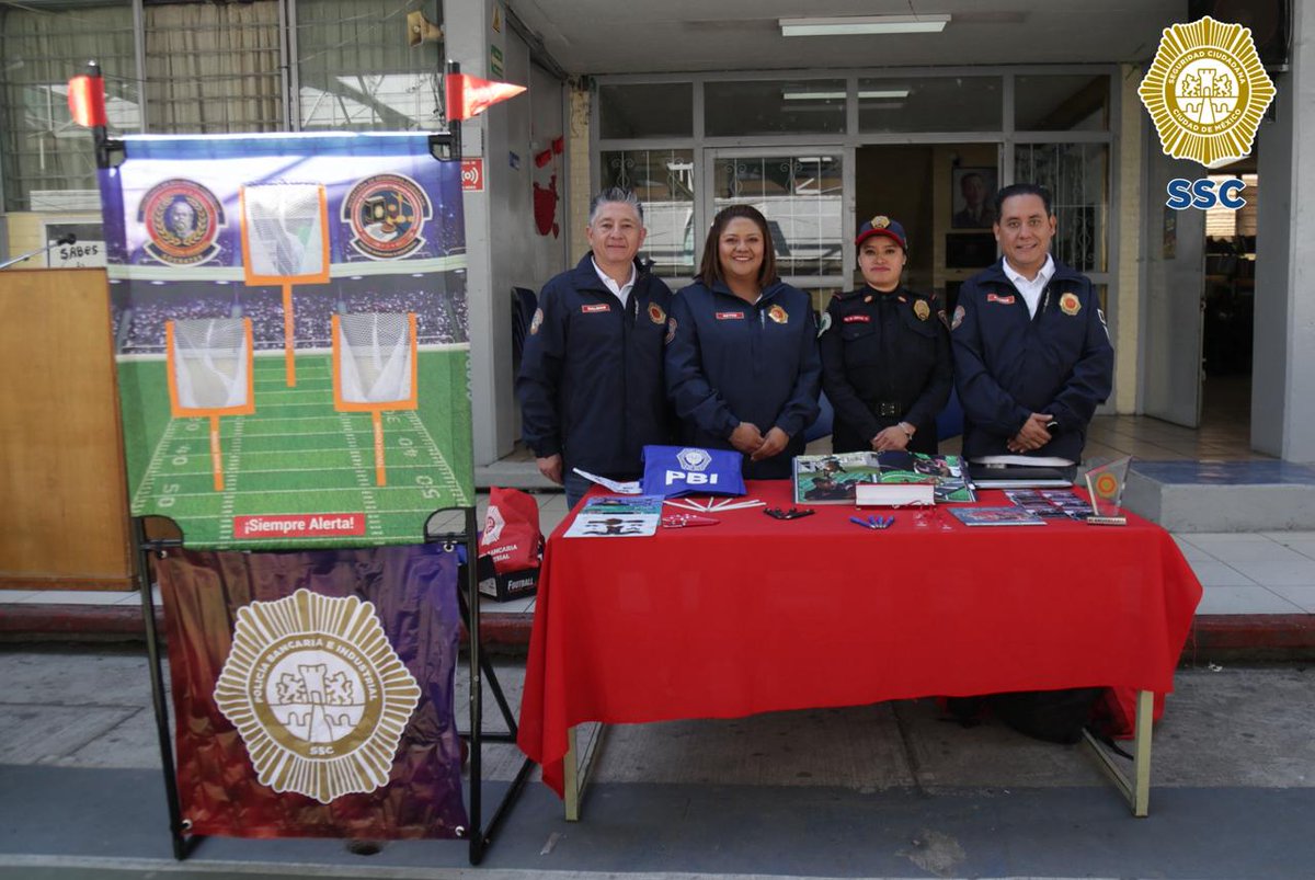 PBI_SSC's tweet photo. La #PBI de la @SSC_CDMX participó en la #FeriaDeSeguridad que se realizó en la Secundaria Técnica No. 47 “Juan de Dios Bátiz”, en @TuAlcaldiaGAM. 

A través del #StandInformativo, el personal administrativo y operativo, mediante juegos de destreza y dinámicas, convivió y se divirtió con la comunidad escolar, fomentando espacios de aprendizaje y confianza. 👮🏻‍♀️📚👮🏻‍♂️