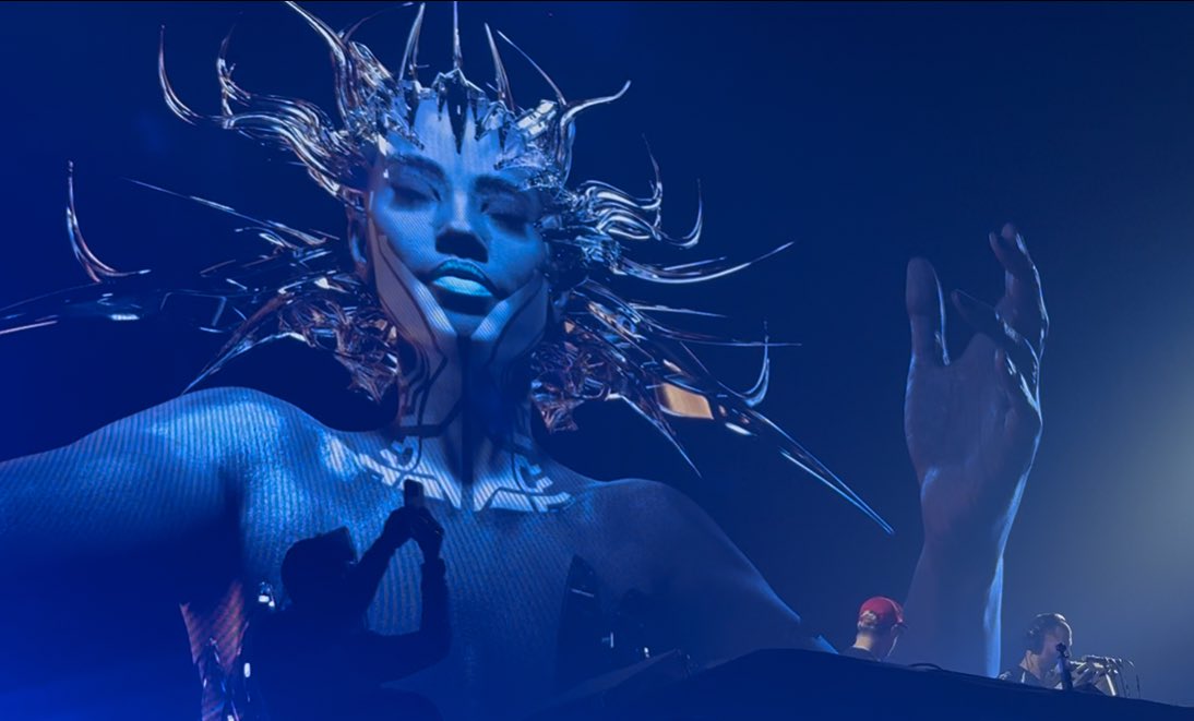 mudasser_exe's tweet photo. When the stage becomes a living canvas. 🤌

Peak VJ set pieces from
@CharlottedWitte @benbohmermusic @artbatmusic https://t.co/2BBP8m3gLo