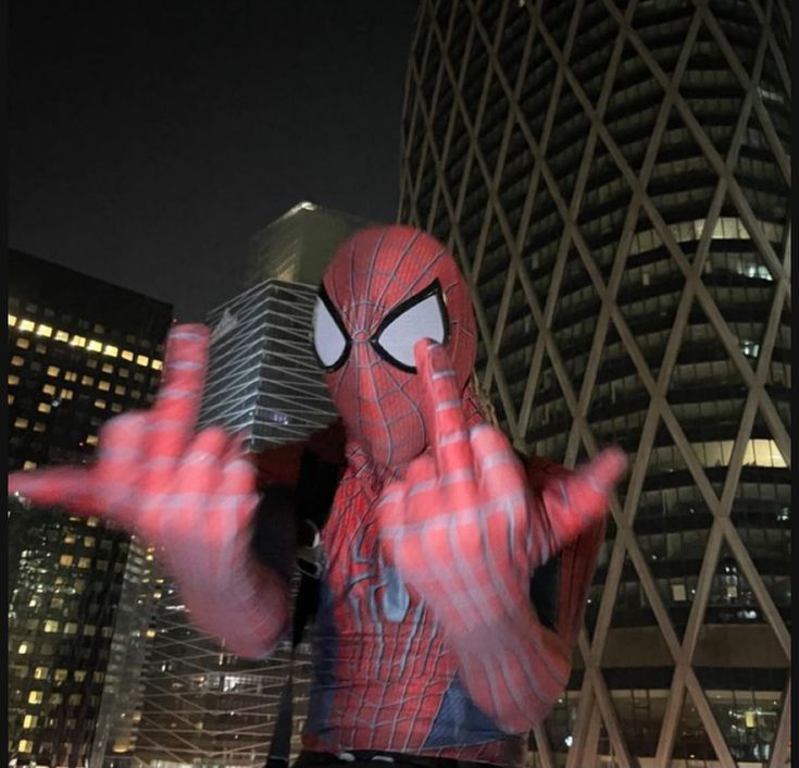 beomcupid's tweet photo. soogyu au ★ maldito aranha...

onde Beomgyu, num desespero fugindo do ex, finge que o carinha fantasiado de homem-aranha no parque é o seu namorado. ele só não sabia que por trás da máscara estava Soobin, o idiota cafajeste da faculdade. https://t.co/glsVsUh60E