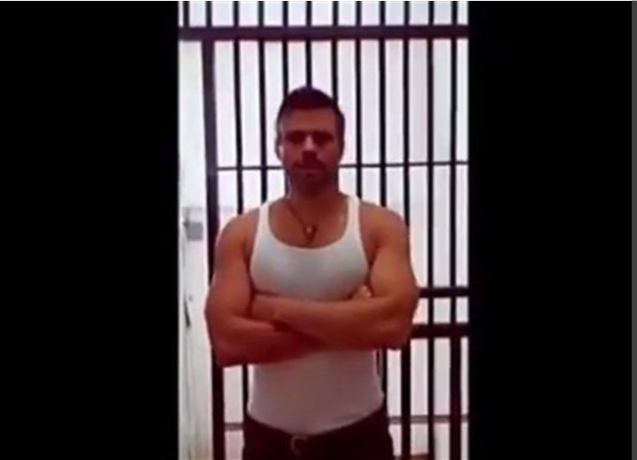 prioridadvzla's tweet image. Vean la diferencia de un preso de la falsa oposición como salen gorditos y papiados de su spa hasta hacen muchachos y todo, en otros casos como el de CAGUARIPANO, es un verdadero preso y torturado.