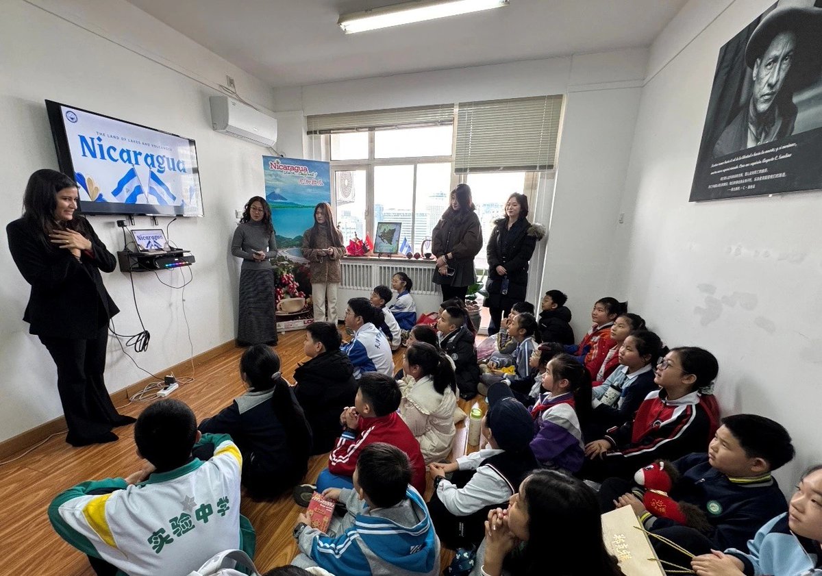 🖼️ 🏛️La Embajada de Nicaragua en Beijing recibió a niños de Tianjin en un intercambio cultural que promovió nuestra identidad, tradiciones y belleza natural, fortaleciendo los lazos de hermandad con China y  Nicaragua como un país de paz ante las nuevas generaciones. 🇨🇳🕊️