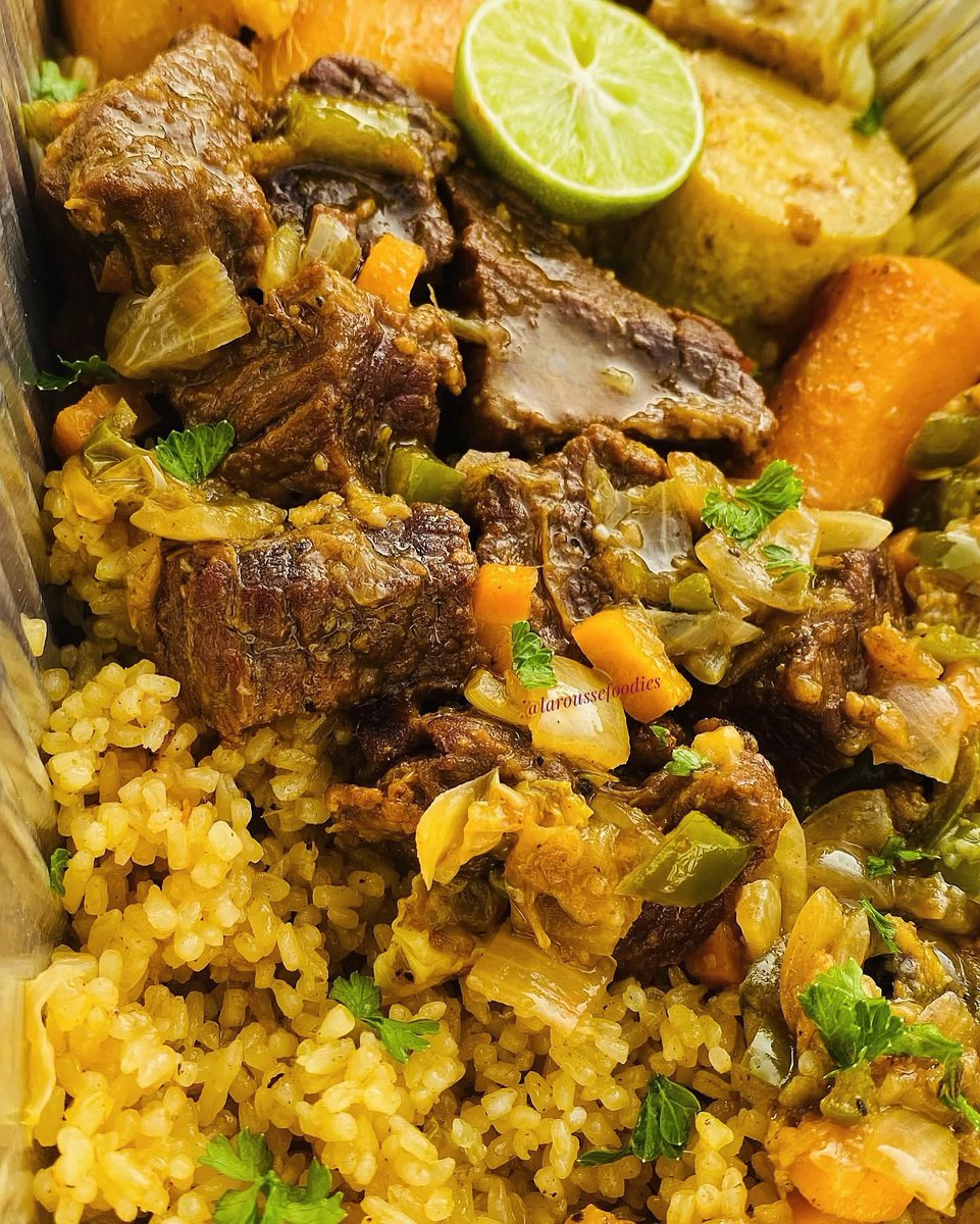 Petit tour au Sénégal pour débuter cette semaine en beauté !
Notre délicieuse version Thiebou Yapp , un bon riz au belles épices,une viande tendre comme du beurre et des légumes plein de saveurs🤤🤤
.
Prix: 2500-3000fr 
Livraison à partir de 500fr
Tel: 00228 90363567
#TgTwittos