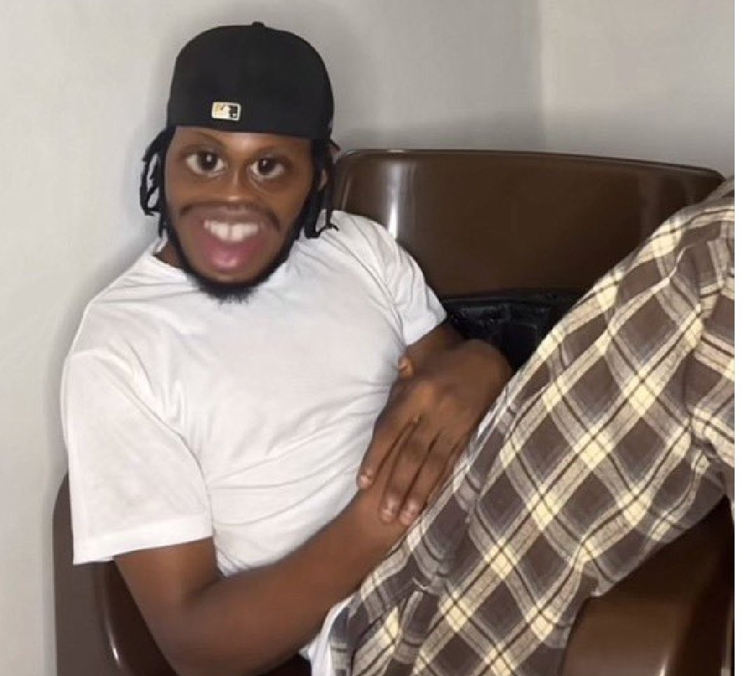 starticguy's tweet image. Girl wey I dey use dey practice styles dey ask for val gift . 😂😂