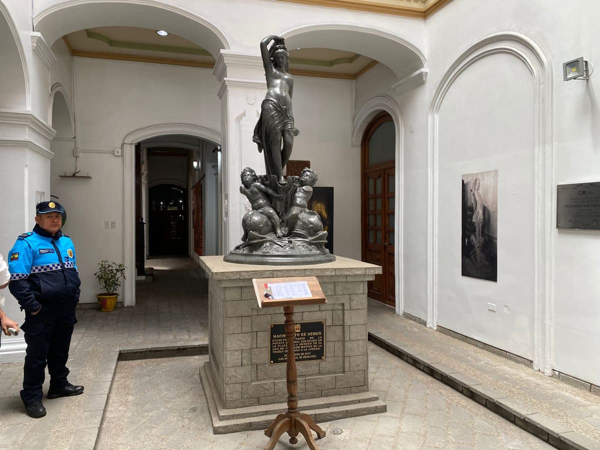 Riobamba se prepara para disfrutar de diversos eventos por el Carnaval, entre ellos los variados festejos en cada una de sus parroquias; pero, más que todo, se alista para recibir a miles de turistas.
Lea la nota sobre algunos íconos de esta ciudad ➡️ goo.su/JZvGph