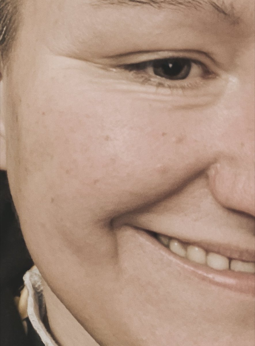 Halbes #Montagslaecheln für einen ganzen wunderbaren Tag. Mit Überraschung. 🥰

Habt die Nacht fein und passt gut auf euch und eure Lieben auf. 😘