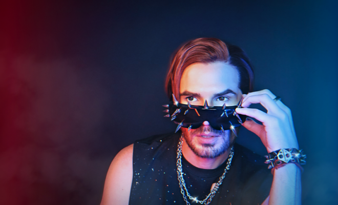 StarryMag's tweet photo. .@_GerardFlores_ fans snag some insight on crafting his latest single "Ruge" watching Editor @NotYerAvgChick's exclusive interview with the #singersongwriter and #popmusic artist at https://t.co/HsB9mhd8PH! https://t.co/aOS8NzaR3X