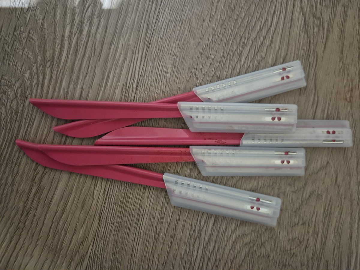 Kaj_3xe's tweet photo. No idea which blades are dull and which arnt so let the gambling games begin https://t.co/dk18eOGhl1