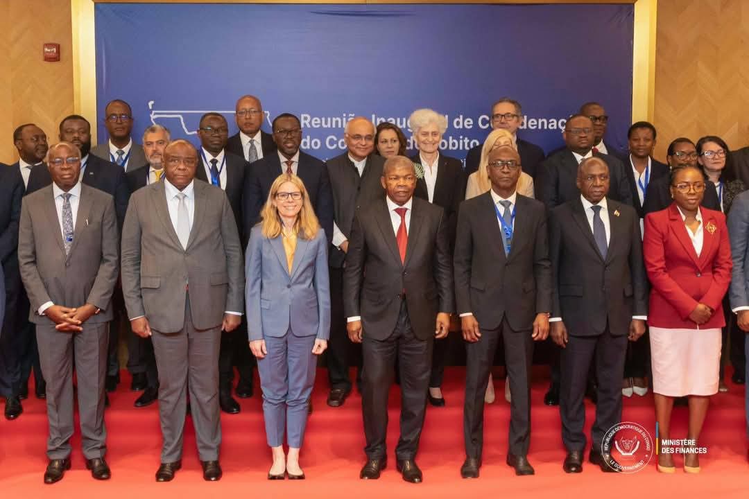 HumainMompole's tweet photo. Le Vpm des transports JP. BEMBA symbol d'1 gestion rationnelle, efficiente et efficace. Son implication pour la réussite du projet dvpt  d #corridor_Lobito, L'accusition du #4e_avion un laps temps pour Congo Airways, l'achat d #cinq_locomotives pour renforcer la voie ferroviaire. https://t.co/lO3yQkcijT