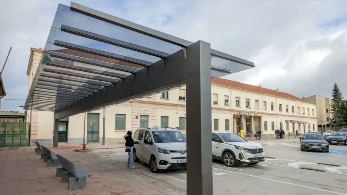 🎙️ENTREVISTA | Los taxistas de Pamplona reaccionan a los retrasos del tren por las guardias obligatorias: "Nos genera problemas tener a gente parada en la estación esperando a cumplir su guardia y desatendiendo la ciudad". tinyurl.com/jwv2uz4k Vía <a href="/copenavarra/">COPE Navarra</a>