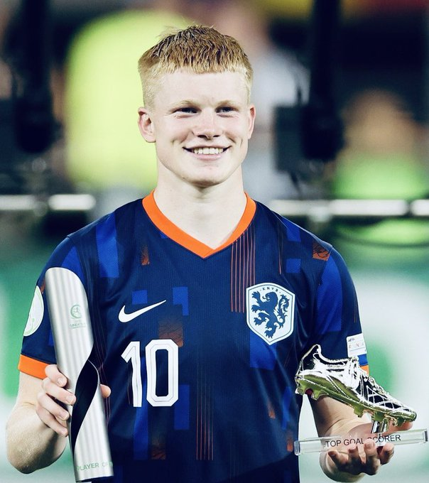 يخطط ريال مدريد بالفعل للموسم المقبل، ويضع لاعب وسط باريس سان جيرمان فيتينيا كهدفه الأول، بينما يُنظر إلى كيس سميت لاعب ألكمار كخيار بديل.. ويحظى فيتينيا بإعجاب كبير بسبب شخصيته القيادية، لكنه مرتبط بعقد مع باريس حتى عام 2029 ويبدو مستقرًا هناك، في حين يُعد التعاقد مع سميت (19 عامًا) أسهل من الناحية التفاوضية.. (AS) 