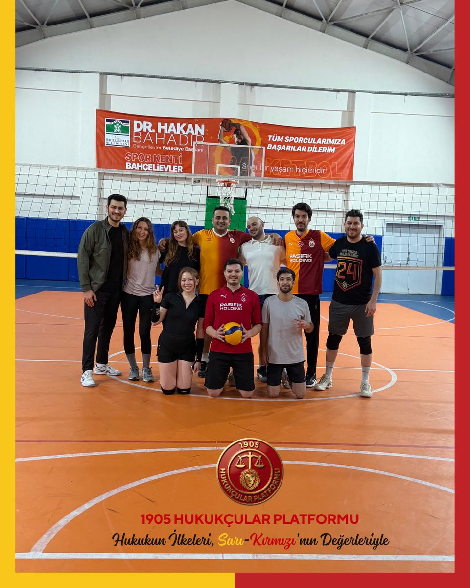 1905 Hukukçular Platformu üyeleri sosyal dayanışmayı güçlendirmek ve yoğun iş temposuna kısa bir mola vermek amacıyla düzenlenen voleybol etkinliğinde bir araya geldi.

#Galatasaray
#voleybol