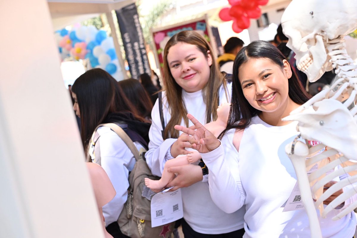 LaUASLP's tweet image. 🟧 Así se vivió la 🎉 Feria de las Carreras Universitarias🎉 en nuestro campus #Rioverde 

¡Muchas gracias! a la comunidad #UASLP que participó, así como a las y los asistentes de diversos centros escolares, quienes pudieron conocer la oferta educativa de la institución.
