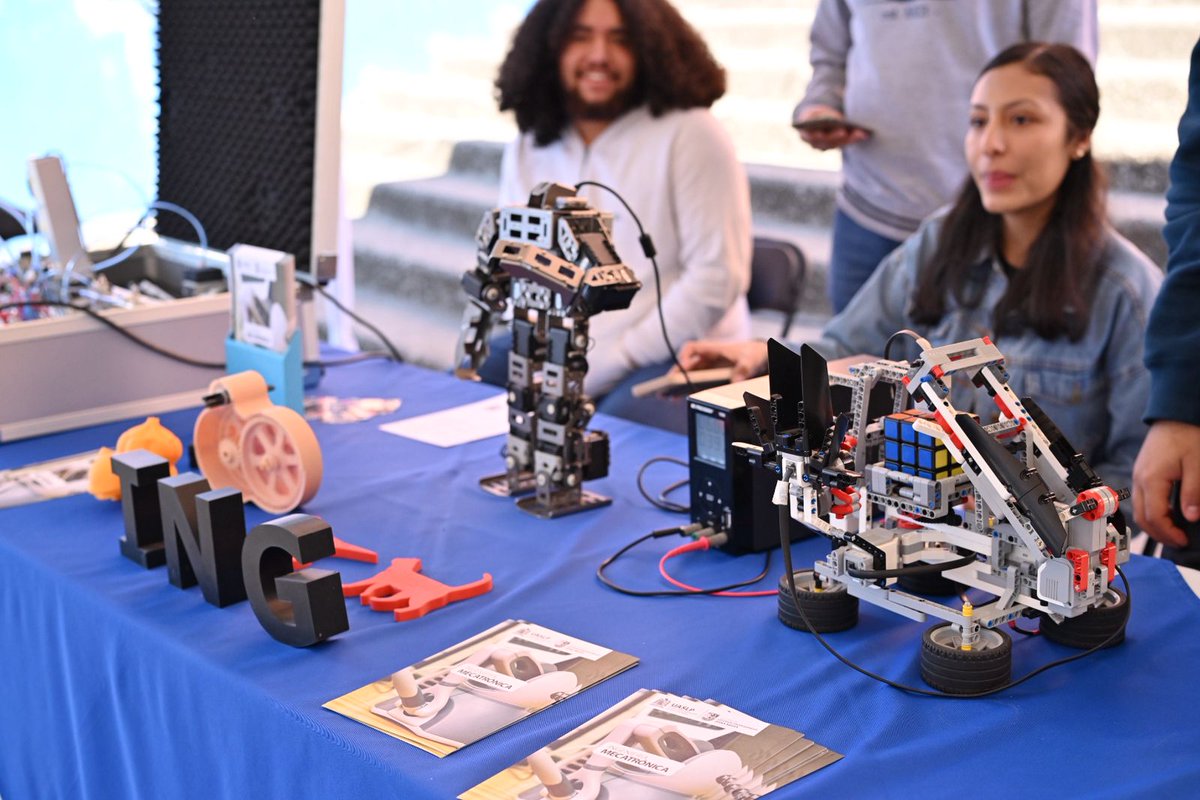 LaUASLP's tweet image. 🟧 Así se vivió la 🎉 Feria de las Carreras Universitarias🎉 en nuestro campus #Rioverde 

¡Muchas gracias! a la comunidad #UASLP que participó, así como a las y los asistentes de diversos centros escolares, quienes pudieron conocer la oferta educativa de la institución.