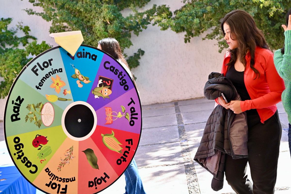 LaUASLP's tweet image. 🟧 Así se vivió la 🎉 Feria de las Carreras Universitarias🎉 en nuestro campus #Rioverde 

¡Muchas gracias! a la comunidad #UASLP que participó, así como a las y los asistentes de diversos centros escolares, quienes pudieron conocer la oferta educativa de la institución.