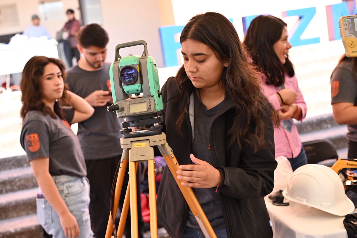 LaUASLP's tweet image. 🟧 Así se vivió la 🎉 Feria de las Carreras Universitarias🎉 en nuestro campus #Rioverde 

¡Muchas gracias! a la comunidad #UASLP que participó, así como a las y los asistentes de diversos centros escolares, quienes pudieron conocer la oferta educativa de la institución.