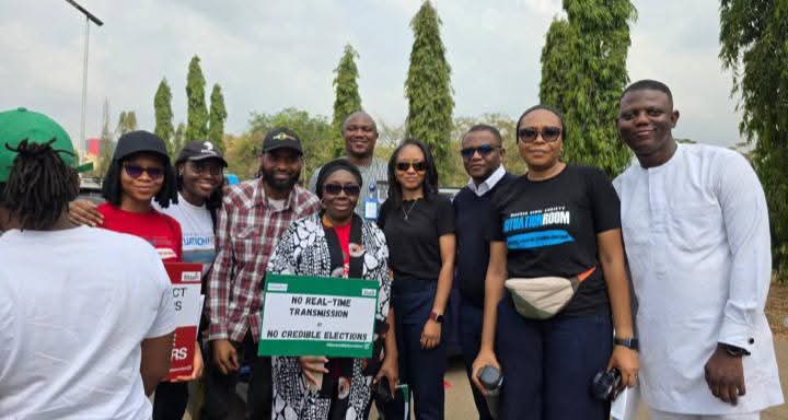 YesAfric's tweet photo. Earlier today, YES join other civil society organization in Nigeria at #OccupyNass Protest, to demand for real time electronic transmission of Election Results in the current electoral Act amendment Bill.
#DemocracyMustWorkForAll #CredibleElection #OurVoteMustCount https://t.co/q114hi1gXA
