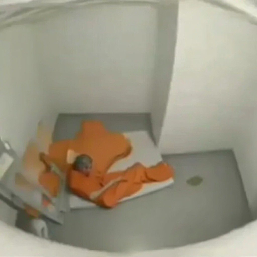 usanewshq's tweet image. 🚨 The FBI reportedly accidentally deleted the Epstein suicide tapes, after a hard drive mixup