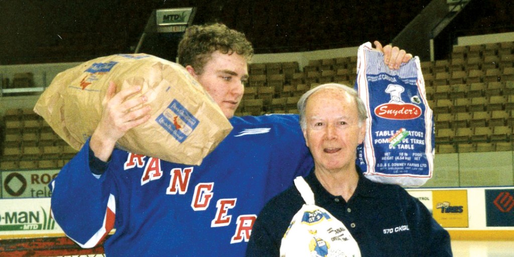 Tomorrow is the 29th Annual Don Cameron Potato Night!

Make sure to bring your potatoes or monetary donations for the House of Friendship in honour of the long standing tradition started by the legendary voice of the Kitchener Rangers.

🎟️ | kwtickets.evenue.net/event/A25-26/G…