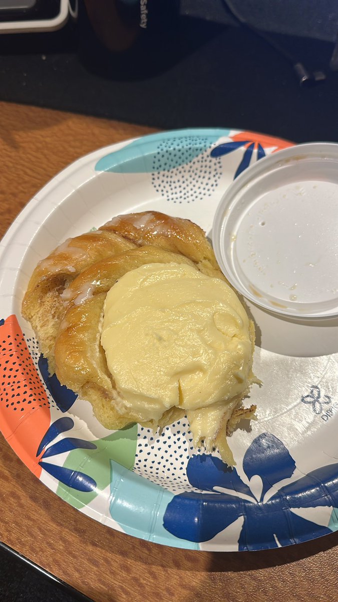long_slon's tweet photo. My favorite part of a danish 😩😩😩 https://t.co/VXCGN7VzoZ