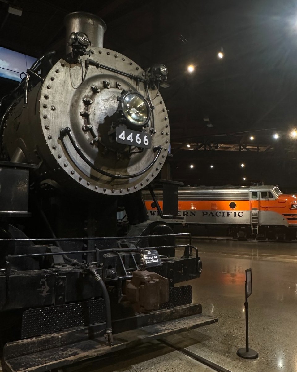 MenloLibrary's tweet image. Join us this Wednesday, Feb. 11 for a virtual trip to the California Railroad Museum! People travel from throughout the world to experience this popular facility--but this week it will travel to you! Sign up now: bit.ly/4jfG4qa