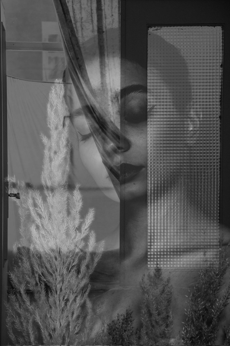 ⚫ Vague idea
        1/1
 Available on objkt