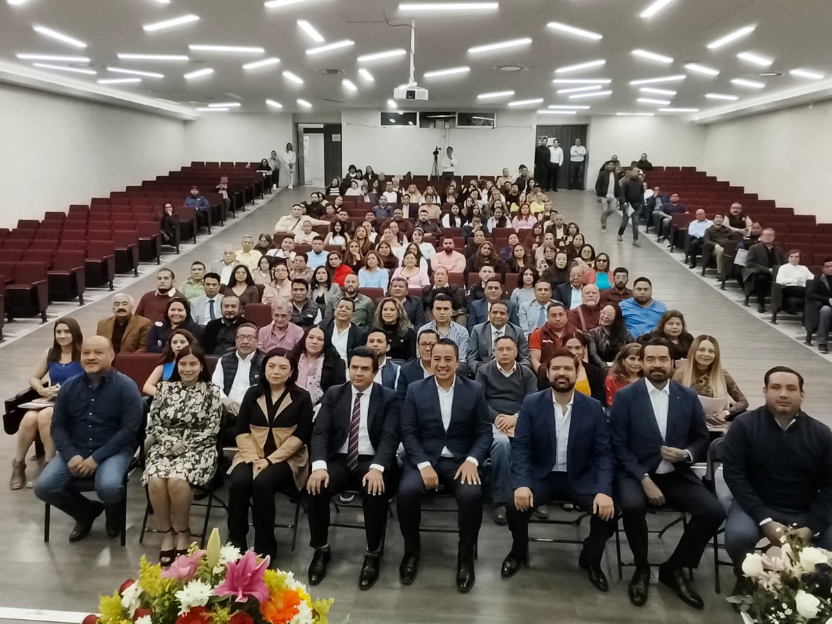 HegelCortes's tweet photo. El día de hoy, en compañía del alcalde @yancolozano y de Fernando Martínez Álvarez, presidente del Comité de Ética de @TuAlcaldiaGAM entregamos 83 constancias con valor curricular a las personas servidoras públicas adscritas a dicha demarcación. https://t.co/NVSl3qjGLw