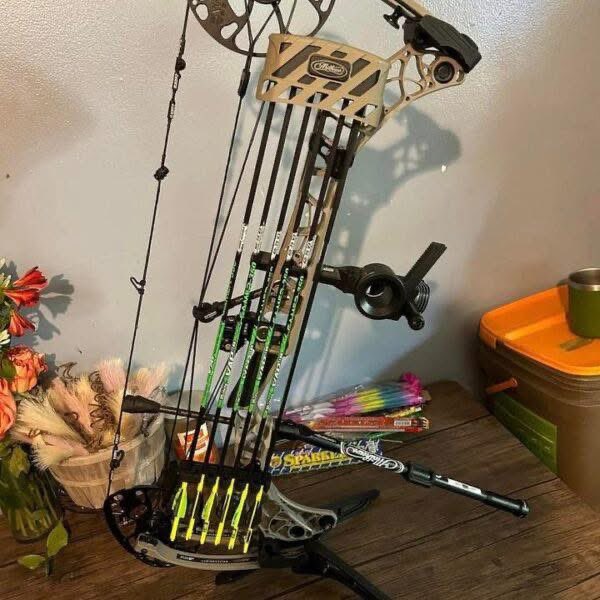 BNorman70's tweet photo. Mathew’s V33X 29
$750
FOR SALE  Mathew’s V33X 29. Bow is very clean with no dings or damages, The V3X 29 is tailored for hunters who prioritize maneuverability without sacrificing performance. #bowhunting #hunting #archerylife #panahan #deerhunting #archer #traditionalarchery https://t.co/sKq7z4Kyvn