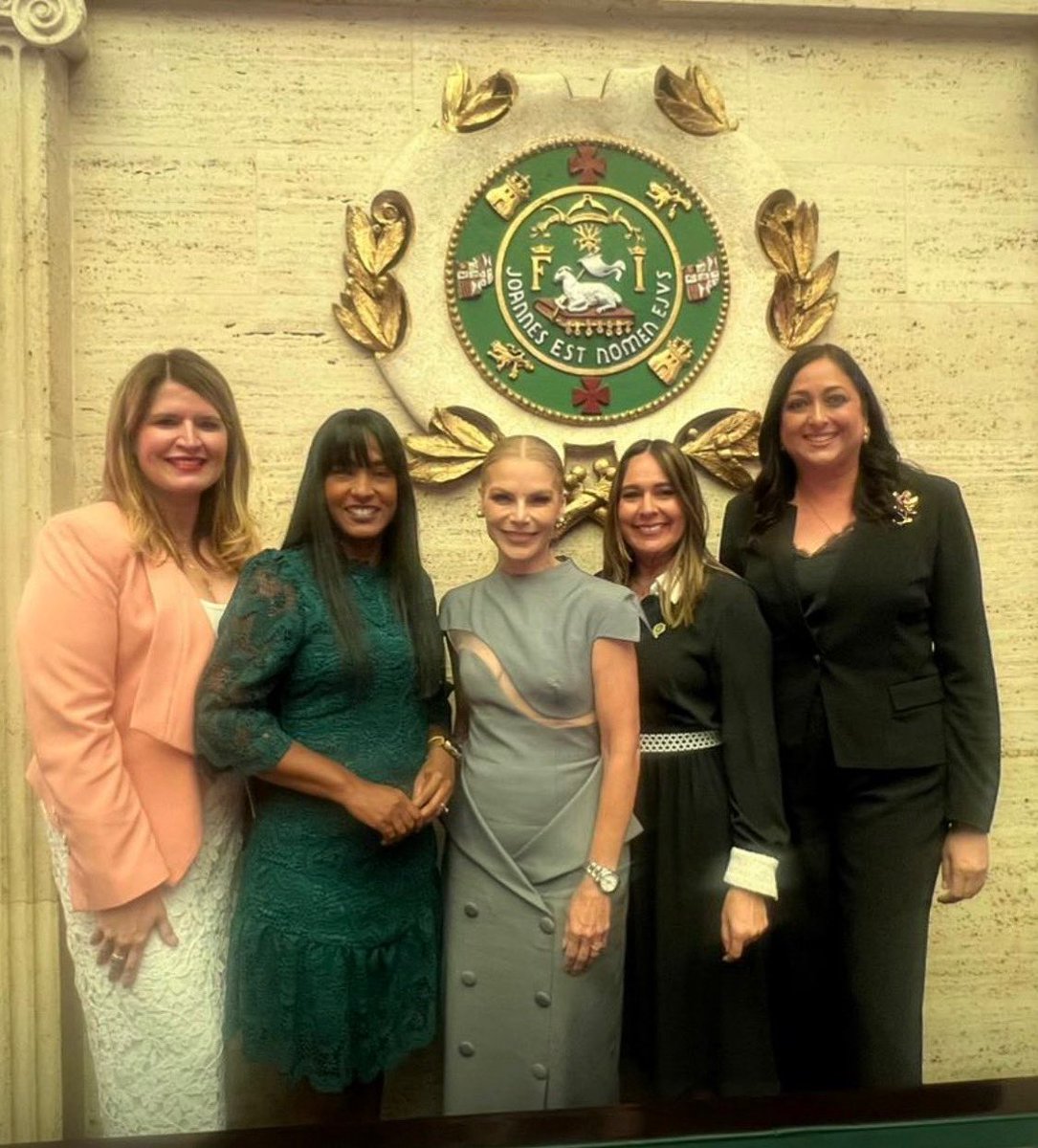 HOMENAJE | Hoy la Cámara de Representantes celebra la vida y trayectoria de Olga Tañon. 

Como mujer y como madre celebro y agradezco el legado de Olga Tañon. 

Olga es una puertorriqueña que ha puesto nuestro nombre en alto, con sacrificios, amor y dedicación. 

¡FELICIDADES!