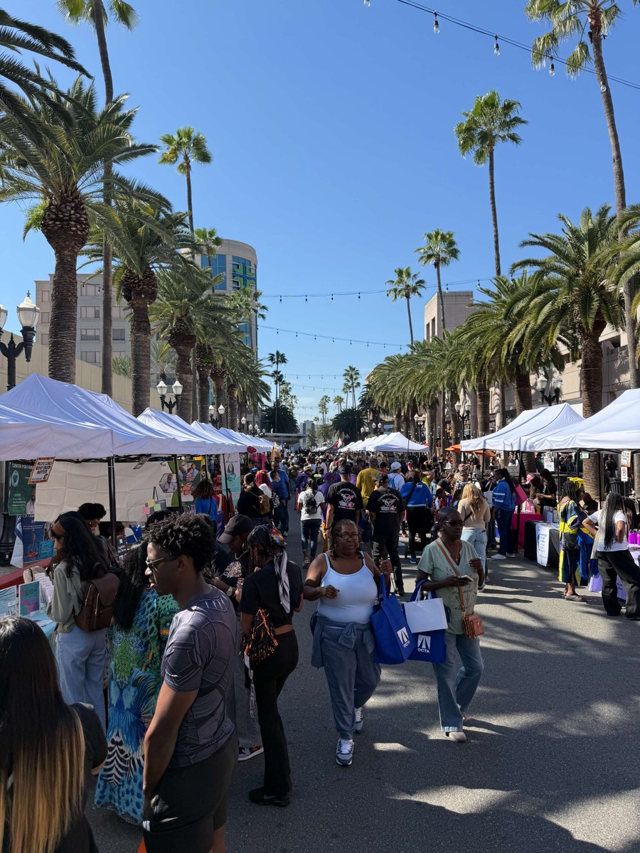 GAP_Foundation's tweet photo. THOR West and the #MobileResearchUnit Team enjoyed the sunshine with #GAPNet site @Syrentis1 this weekend, sharing the importance of #brainhealth at the Orange County Black History Parade. Check out some of the photos from this great event! https://t.co/bRe3DR7Kfw