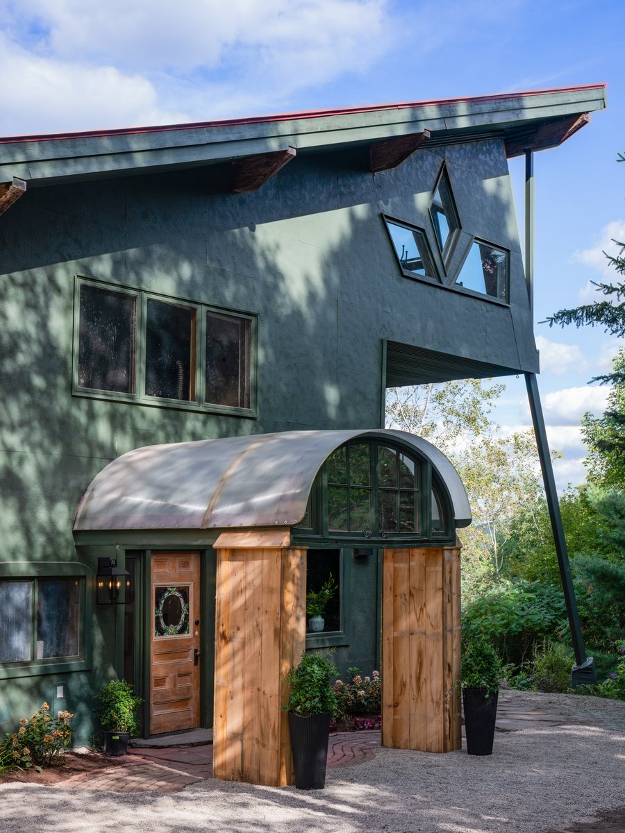 discovery+ tweet media