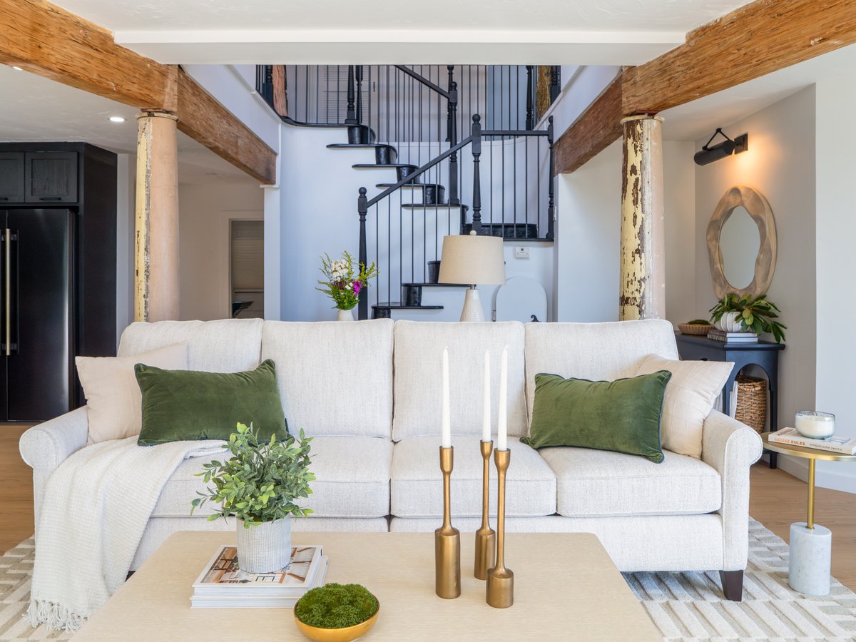 discovery+ tweet media