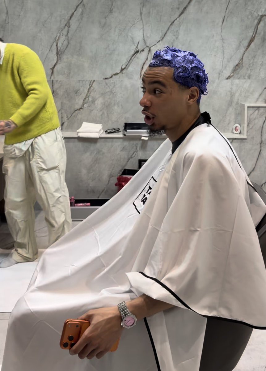 English media killed Pogba for his hair styles &amp; dying his hair.

Ekitike had more hair style &amp; hair color than good performances😭