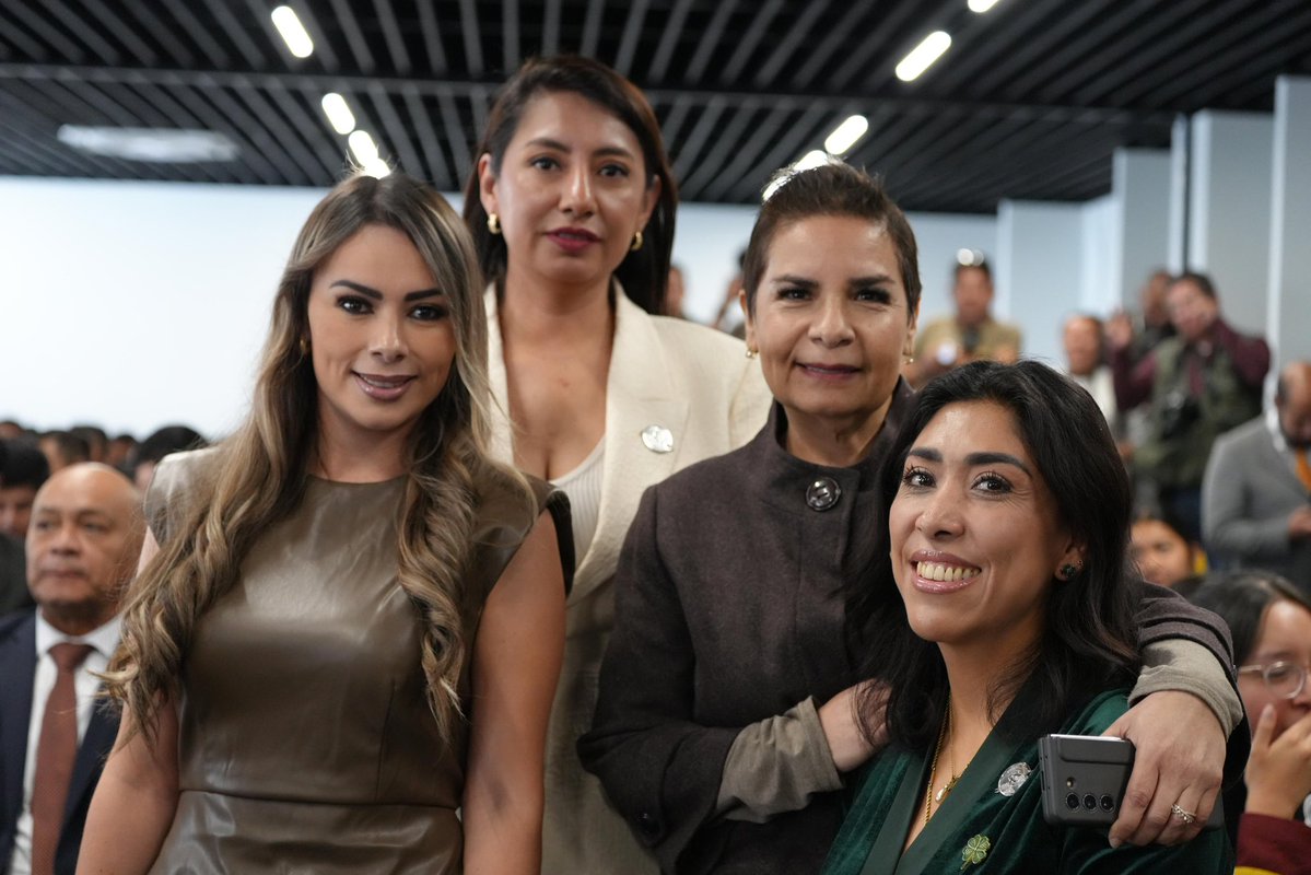 Esta mañana recibimos al gobernador del estado de Puebla, <a href="/armentapuebla_/">Alejandro Armenta</a>, en el <a href="/CongresoPue/">H. Congreso de Puebla</a>, donde tuvo lugar la ceremonia del 113 Aniversario de la Marcha de la Lealtad, un acto para reconocer el compromiso y la entrega de nuestras Fuerzas Armadas con México. 🇲🇽🪖
