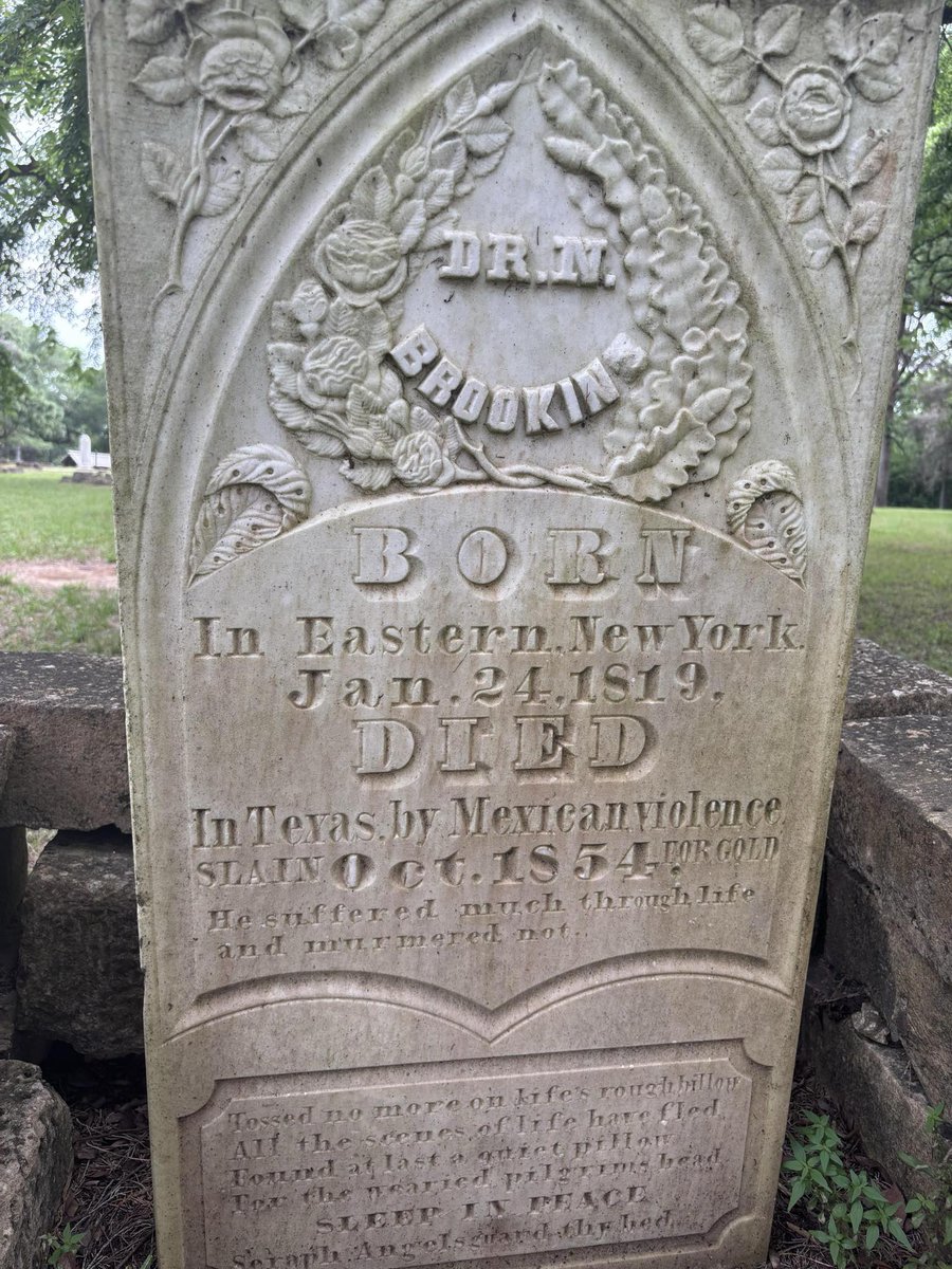 Traces of Texas tweet media