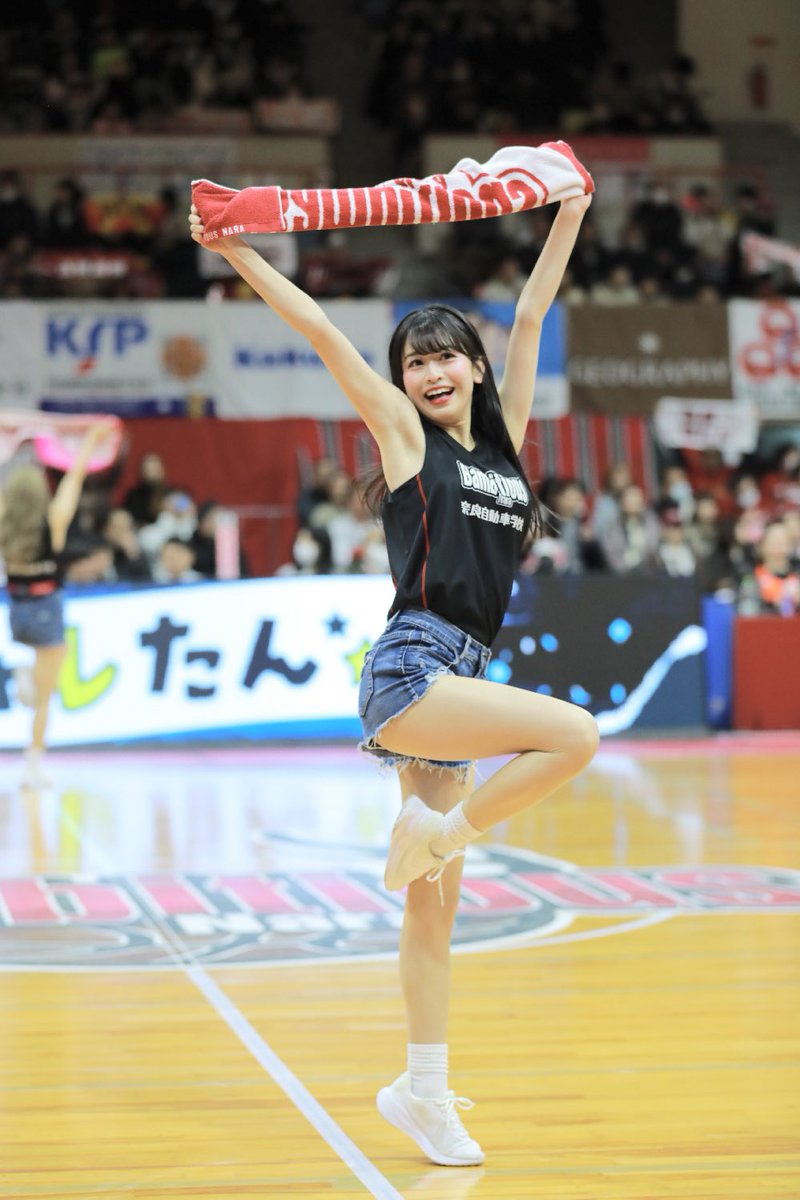 バンビーナスのKomachiさんです。
前半のコス姿を撮らせて頂きました。
指差しされて嬉しい😊
2026/02/08 ロートアリーナ奈良

#Komachi
#バンビーナス
#バンビシャス奈良
#Bチア
#Bリーグ